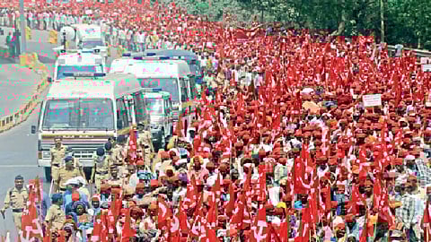 लोकशाहीचा ‘लाँग मार्च’