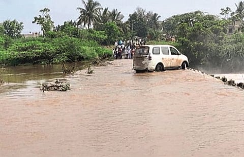 Eight people were rescued from a four-wheeler carrying over the bridge; Rescue operation on Agrani river in Morgaon