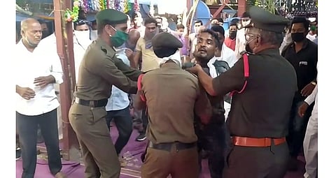 उसाच्या थकीत एफआरपीच्या पैशांसाठी युवकाचा आत्मदहनाचा प्रयत्न