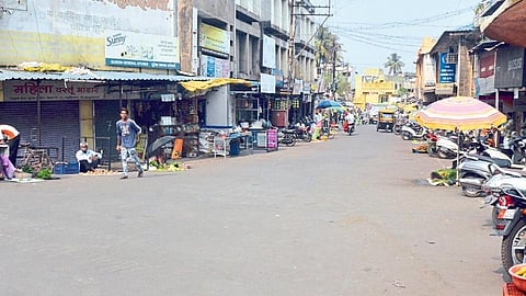 Shutters Down To Gadhinglaj In The Afternoon Kolhapur Marathi News