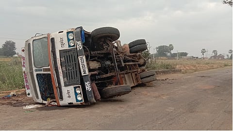 potholes on aalapalli sironcha highway in aheri of gadchiroli