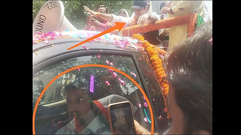 Gautam Gambhir sat in cars AC and Duplicate standing in the sun Photo viral