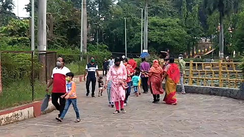 Video : उद्याने खुलली; तरुणाई फुलली! ; लहान मुले, ज्येष्ठांना "नो एन्ट्री'