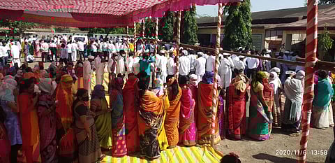 माळशिरसमध्ये ग्रामसभेसाठी पाचशे फुटापर्यत रांगा; काय होणार फैसला ?