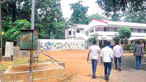 अहेरी : शिक्षणक्षेत्रात अग्रेसर असलेली भामरागड येथील लोकबिरादरी प्रकल्पाची आश्रमशाळा.