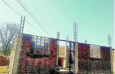 construction of many houses has been incomplete due to lack of funds in wardha