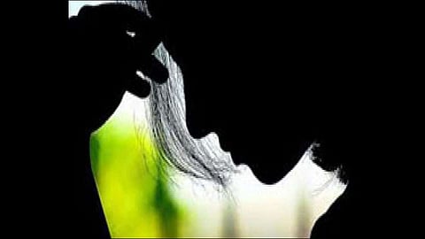 five girl nabbd with three youths in objectionable situation in hotel at bihar