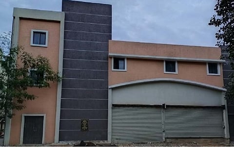 traffic problem raised due to late parking plaza inauguration in gondia