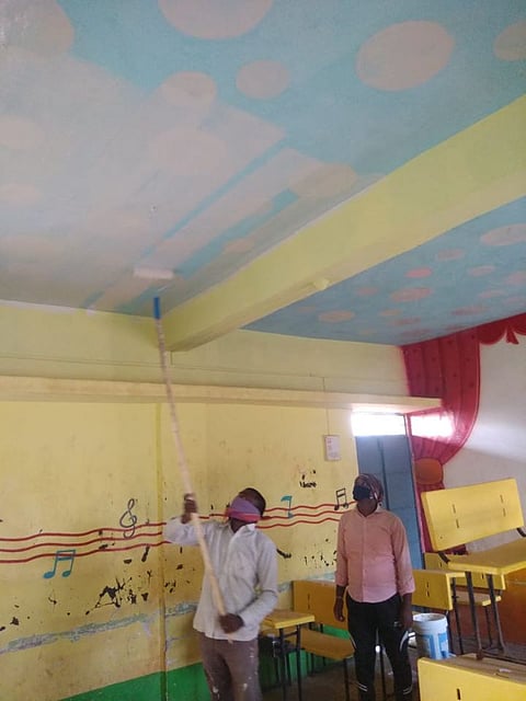 School painted by young people during quarantine
