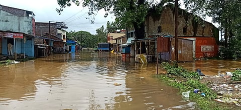 Kolhapur - Radhanagari state highway closed; Water on the road at Haldi