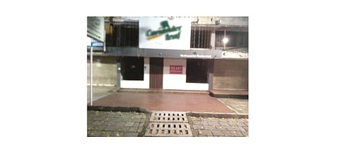 To Let a Hotel ! The Boards Began to Flash