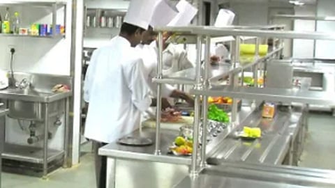 पार्सलसेवेसाठी हॉटेल व रेस्टॉरंट सातनंतरही राहणार खुले