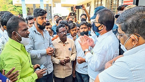 Affordability Of Patients Without Ambulance In Ichalkaranji Kolhapur Marathi News