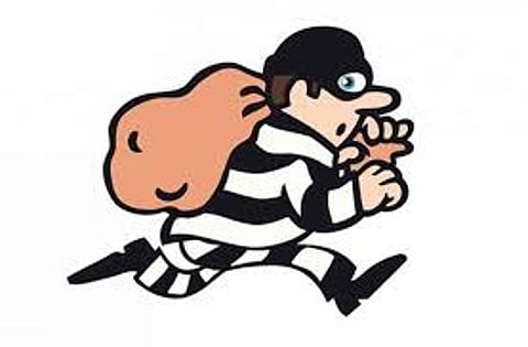 चोरटे म्हणाले "आम्हीच पुढे'