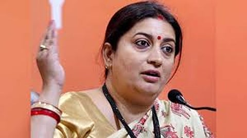Smriti Irani : लोकशाही रक्षणाचे कॉंग्रेसचे दावे पोकळ; स्मृती इराणी यांचा हल्लाबोल