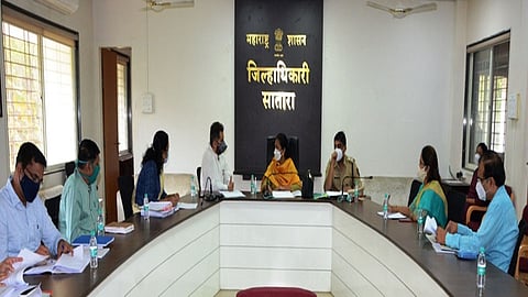 मतदान केंद्राबाहेर चोख पोलिस बंदोबस्त ठेवा; निवडणूक निरीक्षकांच्या जिल्हा प्रशासनाला सक्त सूचना