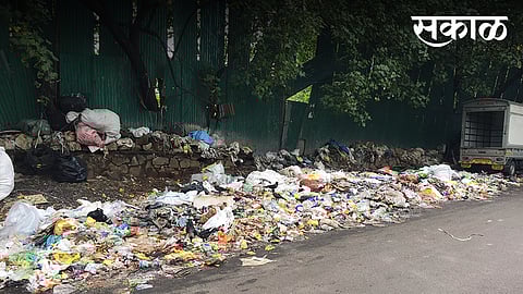 If garbage is thrown on the road, it will have to be torn Acknowledgment; Municipal action