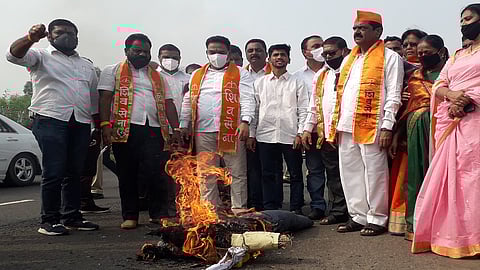 protest against black day in karnataka maharashtra boundary effect in kolhapur