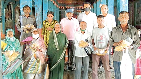 Diwali Festival 2020 पुणेकरांनी जपली सामाजिक बांधिलकी, गरीब-गरजूंची दिवाळी केली 'गोड'