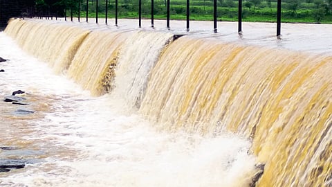 water supply to kolhapur city by tanker from Kalamba lake