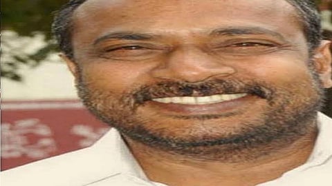 Karnataka Legislative Council Deputy Speaker S. L. Dharmegauda commits suicide on railway tracks