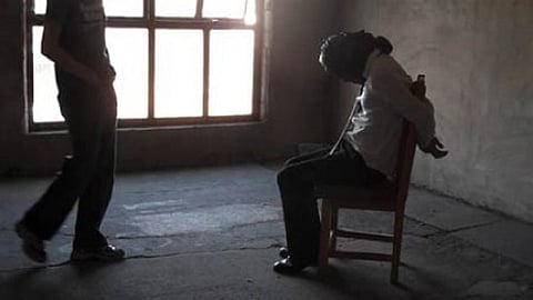 businessman kidnapped in pune looted for two and half lakh rupees