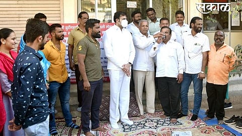 सत्ताधा-यांनी 21 एकर 15 गुंठे क्षेत्रात टाकले आरक्षण; भाजप नेत्याच्या उपस्थित शेतक-यांनी साेडले उपाेषण
