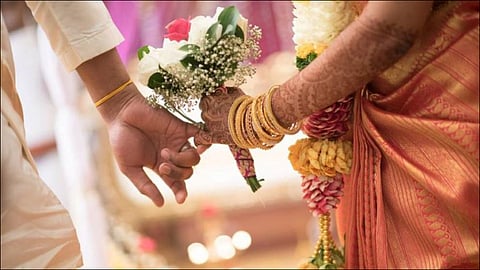 Planning to marry for 3rd time man gets thrashed by 2 ex wives outside office