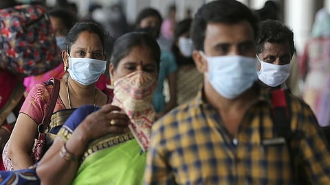 collector daulat desai connecting a video conference meeting with businessman in kolhapur to inform various precautions related to corona