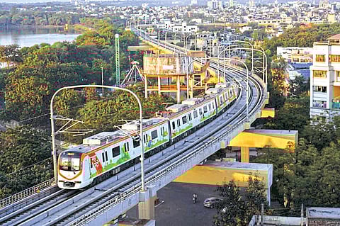 Take a subway walk every fifteen minutes on the hinges