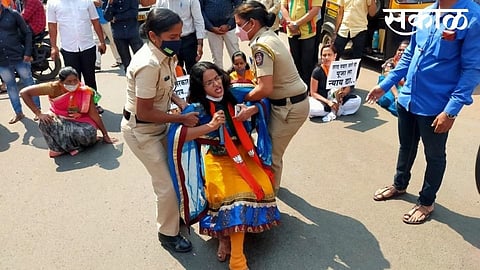 movement of women of BJP in kolhapur against arrested by sanjay rathod in kolhapur