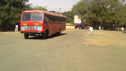 एसटीच्या चालक-वाहकांना ‘इकडे आड, तिकडे विहीर’