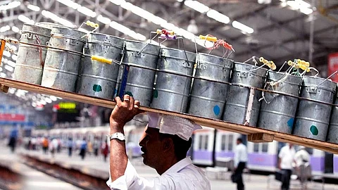 डबेवाल्यांची असंघटित कामगार म्हणून नोंद होणार, पात्र डबेवाले होणार सरकारी योजनांचे लाभार्थी