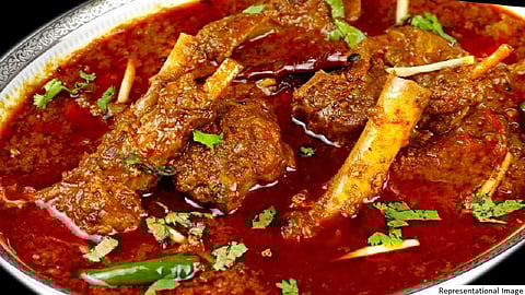 मटणावरून मैत्रीत मिठाचा खडा; सुनील मटण संपलंच कसं म्हणत छातीत टाकला...