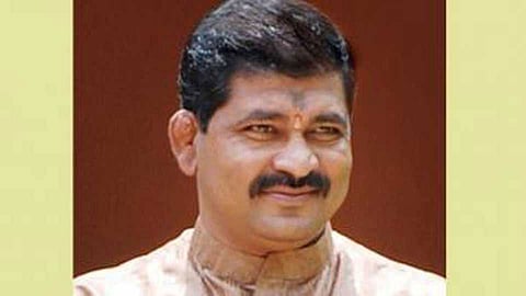 Former ShivSena MLA Narayan Patil was hit by the divisional commissioner