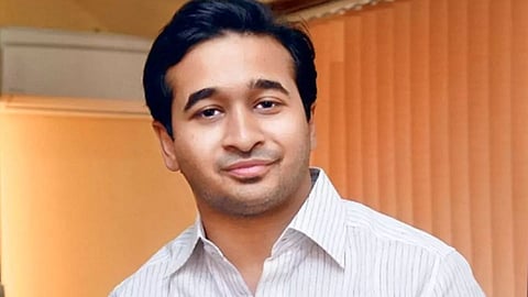 nitesh rane criticise on dipak kesarkar