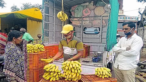 Tempo Bought By Selling Fruit During The Corona Period Kolhapur Marathi News