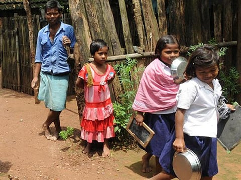 सातपुडातील आदिवासी पाड्यांवरील शेकडो बालके पोषण आहारापासून वंचित