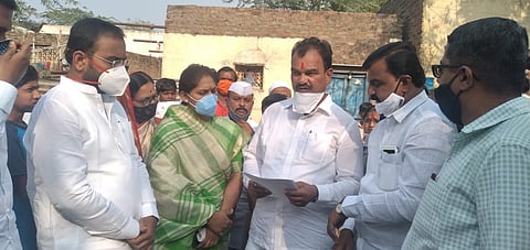 palakmantri mangalvedha bhet.jpg