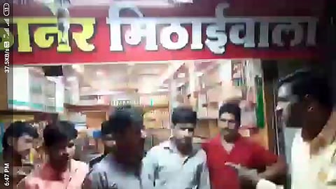किडके, सडलेले बटाटे पाणीपुरीत, नागरीकांचा विक्रेत्याला चोप