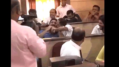 kolhapur municipal corporator kissed opposition party corporator in meeting