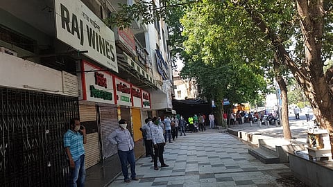 people gathered on Sinhagad road area for liquor in Pune.jpg