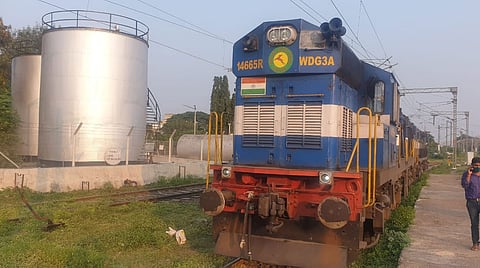 डिझेल ओव्हर फ्लो झाले पण, अधिकाऱ्यांनी पाहिले नाही