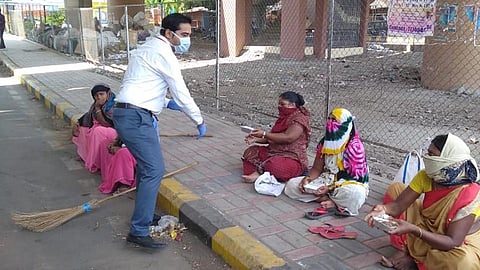 पिंपळे सौदागरमधील 'ही' सोसायटी देतेय गरजूंना घरचं जेवणं...