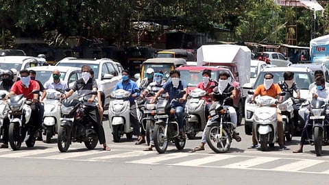 VIDEO : पिंपरीत रस्त्यांवर वाहनांची वर्दळ, पण वाहनचालकांकडून...