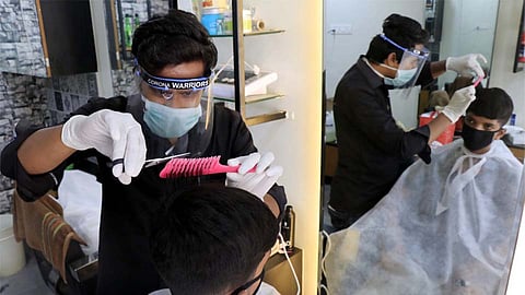 Video : पिंपरी-चिंचवडमध्ये सलून सुरू झाले, अशी घेतायेत काळजी