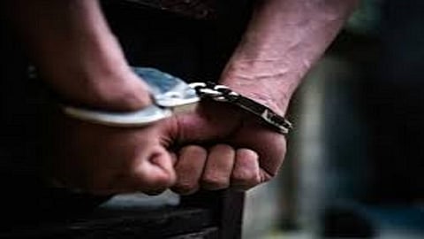 duplicate currency spread in market three people arrested by police in chiplun ratnagiri