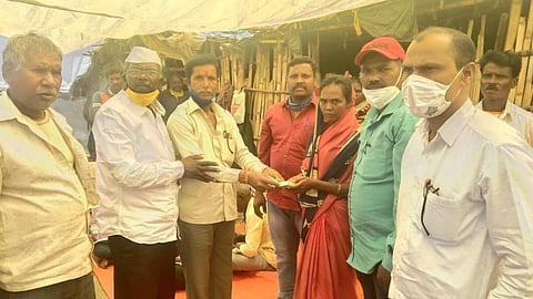 काेणी काेणाचं नसतं! ग्रामस्थांनी खाेट ठरवत माणुसकी अजूनही जिवंत असल्याचे दाखवून दिलं