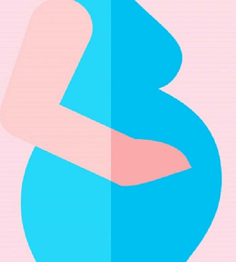 Woman gives delivery on the road in Pandharpur