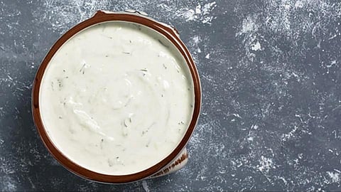 असा बनवा तडका आलू रायता